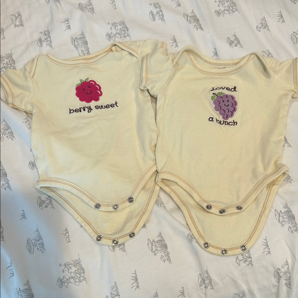 Set of onesies